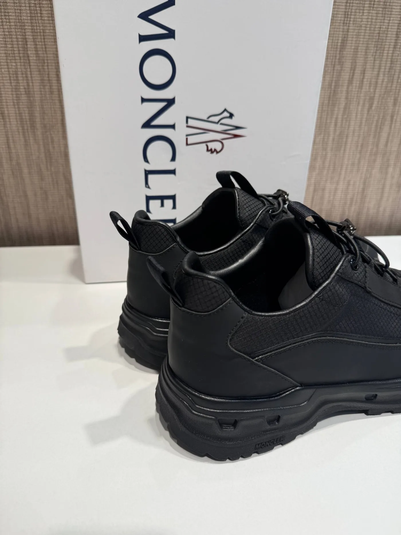 MONCLER PATIKE