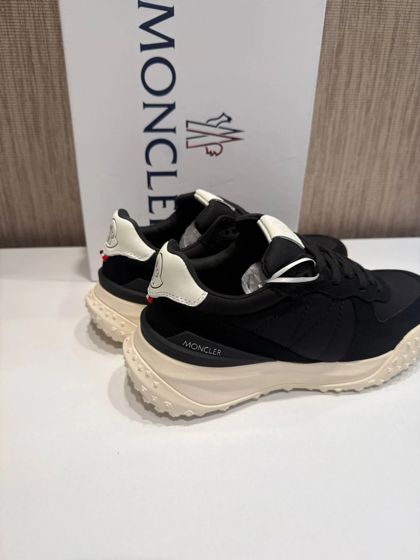 MONCLER PATIKE